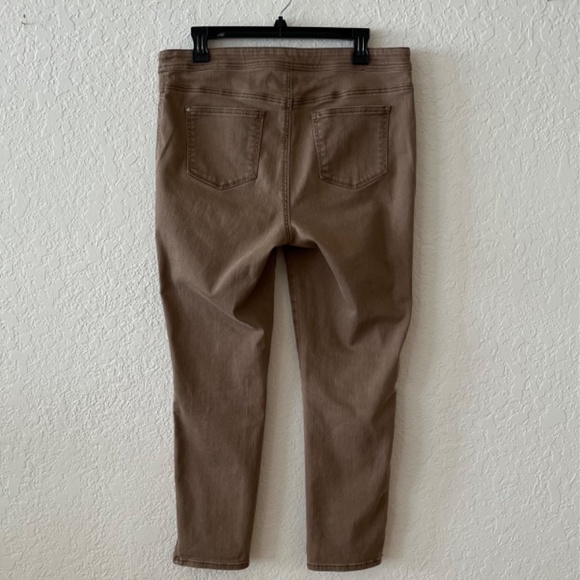 Perfect Stretch Pull on Slim Ankle Girlfriend Light Brown Jeans by Chico’s 8 - Picture 5 of 8